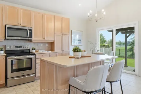 7226 Lowville Heights Mississauga ON L5N 8L3