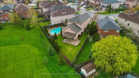 7226 Lowville Heights Mississauga ON L5N 8L3