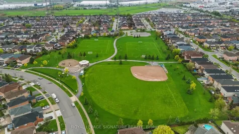 7226 Lowville Heights Mississauga ON L5N 8L3