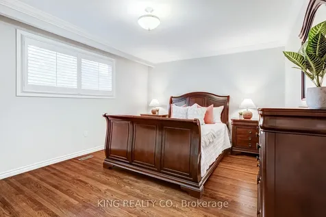 2376 Whaley Drive Mississauga ON L5B 2B5