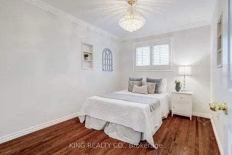 2376 Whaley Drive Mississauga ON L5B 2B5