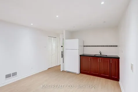 2376 Whaley Drive Mississauga ON L5B 2B5
