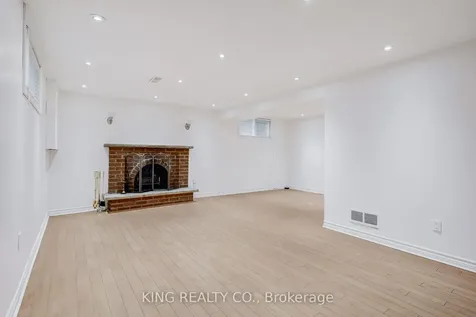 2376 Whaley Drive Mississauga ON L5B 2B5