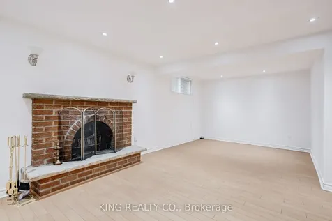 2376 Whaley Drive Mississauga ON L5B 2B5