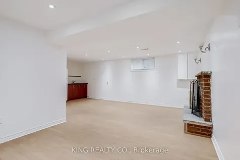 2376 Whaley Drive Mississauga ON L5B 2B5