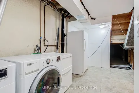 2376 Whaley Drive Mississauga ON L5B 2B5