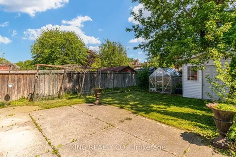 2376 Whaley Drive Mississauga ON L5B 2B5