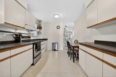 3202 Shadetree Drive Mississauga ON L5N 6P4