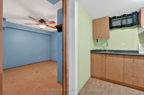 3202 Shadetree Drive Mississauga ON L5N 6P4