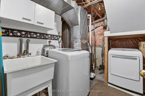 3202 Shadetree Drive Mississauga ON L5N 6P4