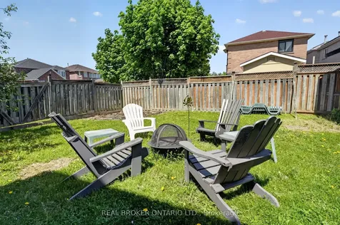 3202 Shadetree Drive Mississauga ON L5N 6P4