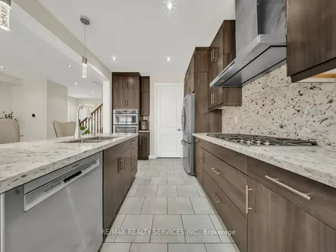 17 Leadenhall Road Brampton ON L7A 4G4