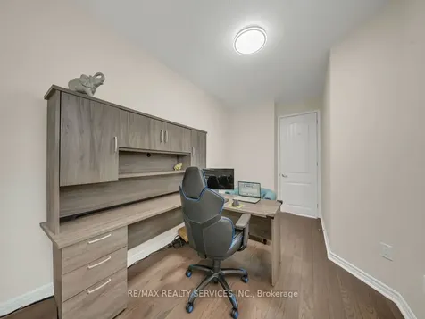 17 Leadenhall Road Brampton ON L7A 4G4