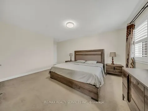 17 Leadenhall Road Brampton ON L7A 4G4