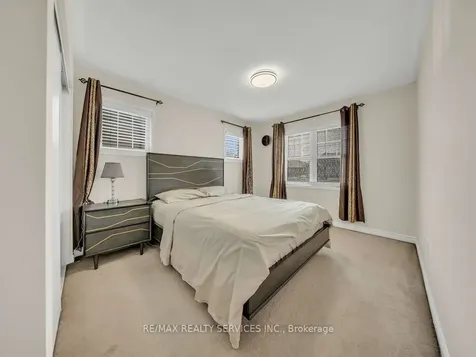 17 Leadenhall Road Brampton ON L7A 4G4