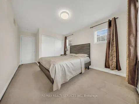 17 Leadenhall Road Brampton ON L7A 4G4