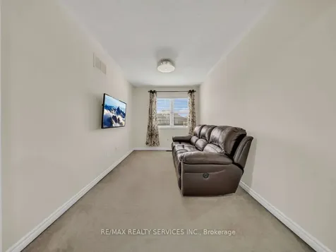 17 Leadenhall Road Brampton ON L7A 4G4