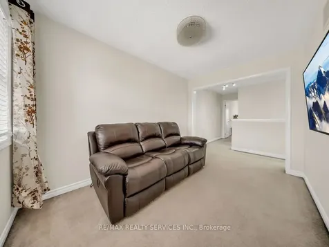 17 Leadenhall Road Brampton ON L7A 4G4