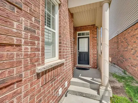 17 Leadenhall Road Brampton ON L7A 4G4