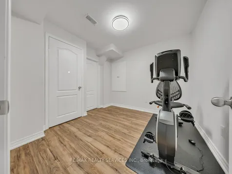 17 Leadenhall Road Brampton ON L7A 4G4