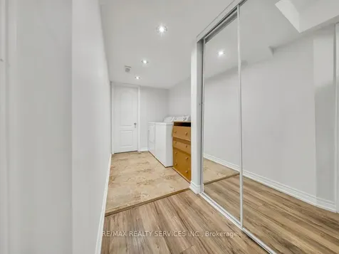 17 Leadenhall Road Brampton ON L7A 4G4