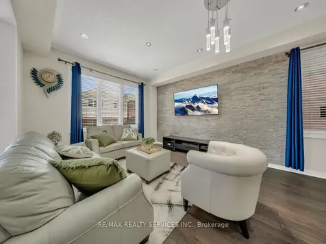 17 Leadenhall Road Brampton ON L7A 4G4