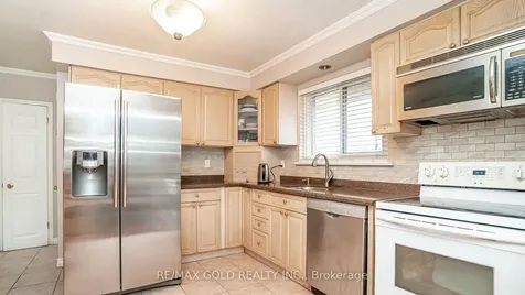 37 Carlyle Crescent Brampton ON L6W 2Y9