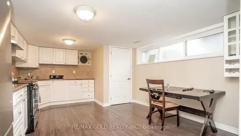 37 Carlyle Crescent Brampton ON L6W 2Y9
