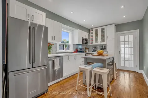 129 Earlscourt Avenue Toronto ON M6E 4A8