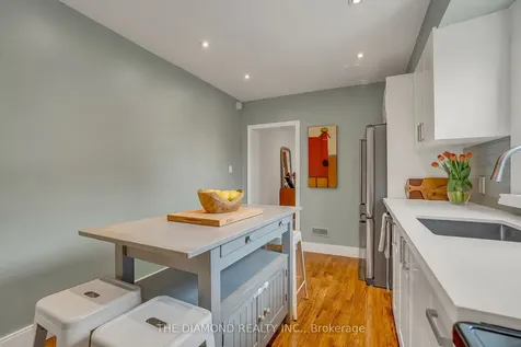 129 Earlscourt Avenue Toronto ON M6E 4A8