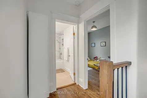 129 Earlscourt Avenue Toronto ON M6E 4A8