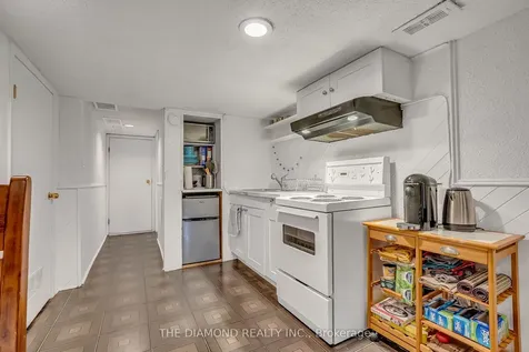 129 Earlscourt Avenue Toronto ON M6E 4A8