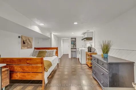 129 Earlscourt Avenue Toronto ON M6E 4A8