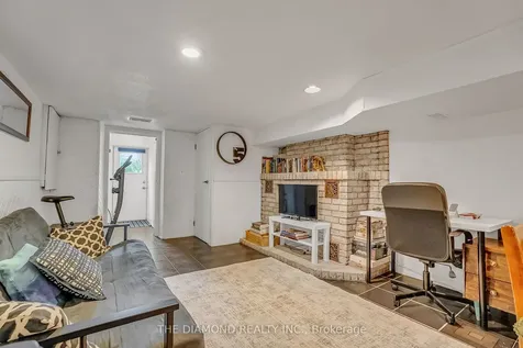 129 Earlscourt Avenue Toronto ON M6E 4A8