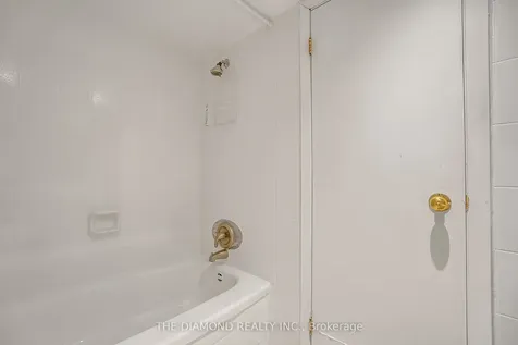129 Earlscourt Avenue Toronto ON M6E 4A8