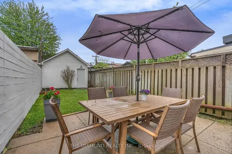 129 Earlscourt Avenue Toronto ON M6E 4A8