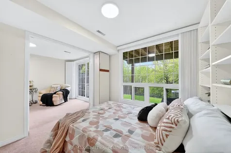 50 Lancewood Crescent Brampton ON L6S 5Y6