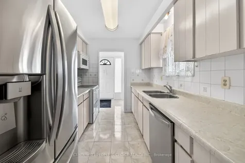 3404 Monica Drive Mississauga ON L4T 3E7