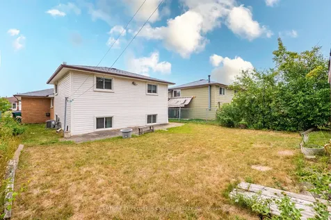 3404 Monica Drive Mississauga ON L4T 3E7