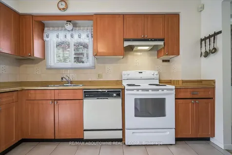 2330 Marine Drive Oakville ON L6L 1C3