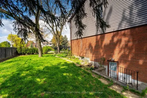 6942 Barrisdale Drive Mississauga ON L5N 2H4