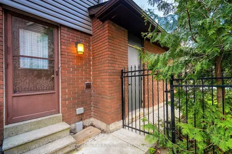 6942 Barrisdale Drive Mississauga ON L5N 2H4