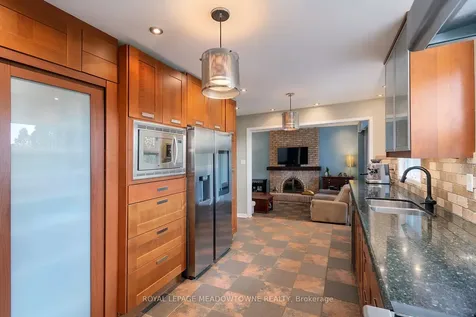 6942 Barrisdale Drive Mississauga ON L5N 2H4