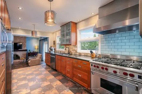 6942 Barrisdale Drive Mississauga ON L5N 2H4