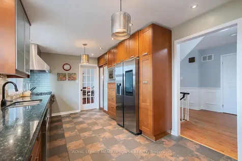 6942 Barrisdale Drive Mississauga ON L5N 2H4