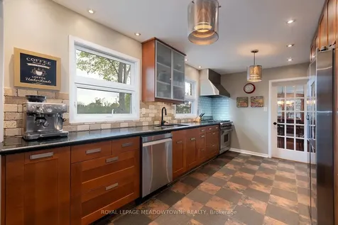 6942 Barrisdale Drive Mississauga ON L5N 2H4