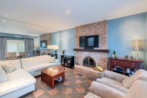6942 Barrisdale Drive Mississauga ON L5N 2H4