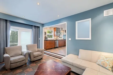 6942 Barrisdale Drive Mississauga ON L5N 2H4