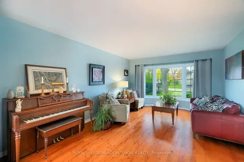 6942 Barrisdale Drive Mississauga ON L5N 2H4