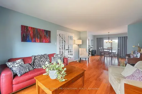 6942 Barrisdale Drive Mississauga ON L5N 2H4